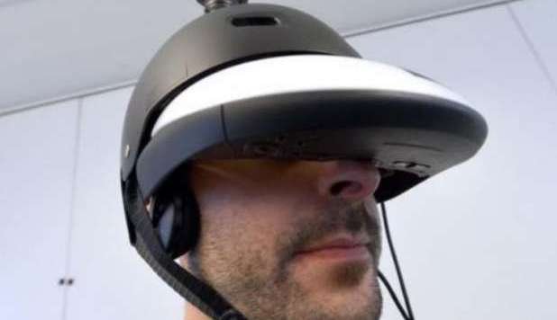 Il casco per guardare a 360° come le mosche