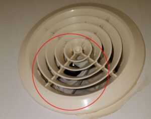 dove nascondere una microcamera spia in un ventilatore da muro