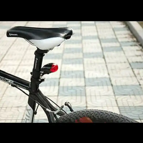 Fanalino posteriore bici con antifurto GPS